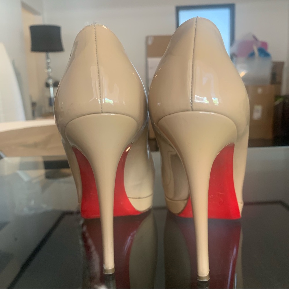 WORN Christian Louboutin CLASSIC nude red bottoms